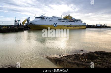 Ankunft mit der Fähre am Hafen von Newhaven. Stockfoto