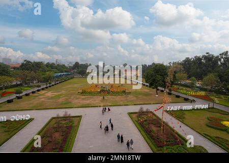 Hanoi, Vietnam, Januar 2023. Thăng lange kaiserliche Zitadelle, Panoramablick auf die Innengärten Stockfoto