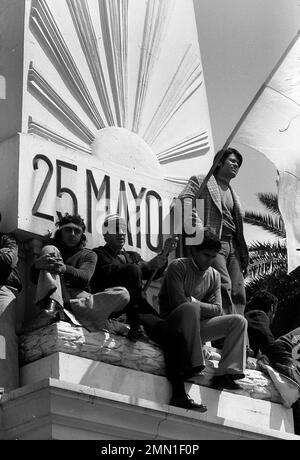 Peronistische Anhänger demonstrieren Unterstützung der Regierung Isabel Martínez de Perón, Plaza de Mayo, Buenos Aires, Argentinien, Oktober 17., 1974 Stockfoto