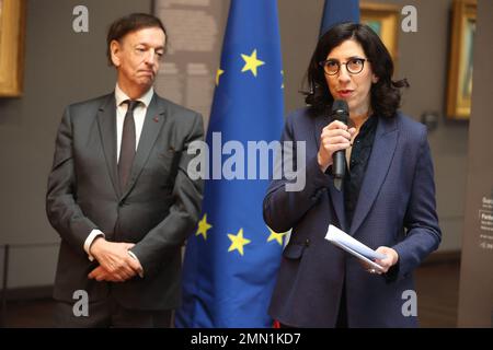 Jean-Paul Claverie, Kunstberater von Bernard Arnault, Präsident von LVMH Moet Hennessy Louis Vuitton und französischer Kulturminister Rima Abdul Malak, der an einer feierlichen Präsentation des Gemäldes „La Partie de Bateau“ („Bootsparty“) des französischen Impressionisten Gustave Caillebotte im Musée Orsay in Paris teilnimmt, Frankreich am 30. Januar 2023. Der Chefkoch d’Oeuvre, der in den Jahren 1877 bis 1878 gemalt wurde, ist ein erstaunliches Kunstwerk, das als „Nationalschatz“ gilt und vom Musuem unter der exklusiven Schirmherrschaft der LVMH erworben wurde. Foto: Jerome Dominé/ABACAPRESS.COM Stockfoto