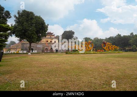 Hanoi, Vietnam, Januar 2023. Thăng lange kaiserliche Zitadelle, Panoramablick auf die Innengärten Stockfoto