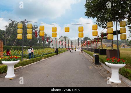 Hanoi, Vietnam, Januar 2023. Thăng lange kaiserliche Zitadelle, Panoramablick auf die Innengärten Stockfoto