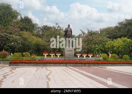 Hanoi, Vietnam, Januar 2023. Die Statue von Lenin im Lenin-Garten, im Stadtzentrum Stockfoto