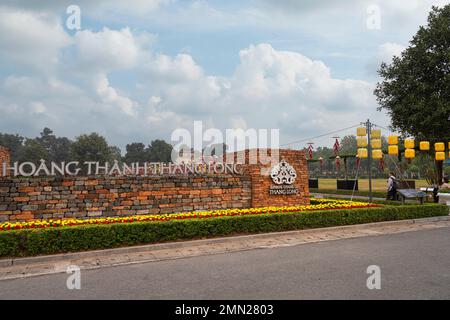 Hanoi, Vietnam, Januar 2023. Thăng lange kaiserliche Zitadelle, Panoramablick auf die Innengärten Stockfoto