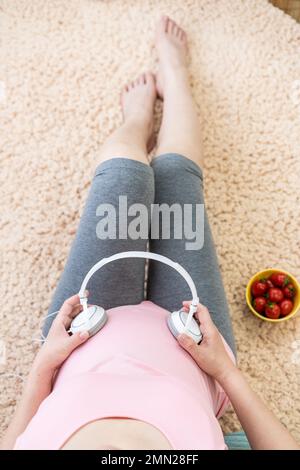 Schwangere Frauen glücklich Stockfoto