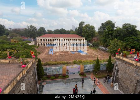 Hanoi, Vietnam, Januar 2023. Die archäologischen Ausgrabungen in der kaiserlichen Zitadelle von Thăng Long. Stockfoto