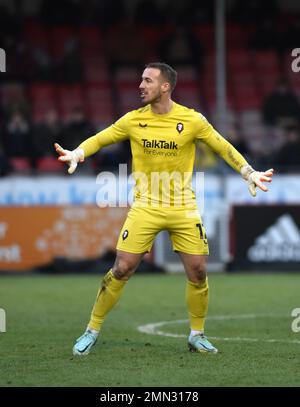 Alex Cairns of Salford während des zweiten EFL League-Spiels zwischen Crawley Town und Salford City im Broadfield Stadium , Crawley , UK - 28. Januar 2023. Foto: Simon Dack/Teleobjektiv. Nur redaktionelle Verwendung. Kein Merchandising. Für Fußballbilder gelten Einschränkungen für FA und Premier League. Keine Nutzung von Internet/Mobilgeräten ohne FAPL-Lizenz. Weitere Informationen erhalten Sie von Football Dataco Stockfoto