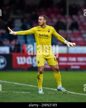 Alex Cairns of Salford während des zweiten EFL League-Spiels zwischen Crawley Town und Salford City im Broadfield Stadium , Crawley , UK - 28. Januar 2023. Foto: Simon Dack/Teleobjektiv. Nur redaktionelle Verwendung. Kein Merchandising. Für Fußballbilder gelten Einschränkungen für FA und Premier League. Keine Nutzung von Internet/Mobilgeräten ohne FAPL-Lizenz. Weitere Informationen erhalten Sie von Football Dataco Stockfoto