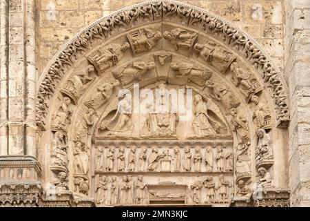 Westportal der Apokalypse der Kathedrale von Chartres, Frankreich Stockfoto