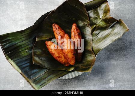 Hausgemachte Unnakaya oder Unnakai - beliebter Kerala-Snack mit reifem Plantain aus Malabar, selektiver Fokus Stockfoto