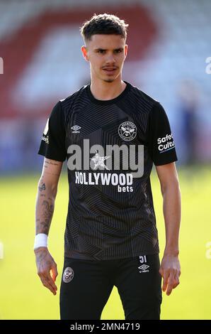 Brentfords Romeo Beckham wärmt sich vor dem Premier League Cup-Spiel im Lamex Stadium in Stevenage auf. Foto: Montag, 30. Januar 2023. Stockfoto