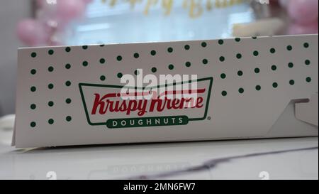 Januar 29 2023 - die ursprünglichen Krispy Kreme Doughnuts seit 1937 (krispy kreme Doughnuts Box) in Surrey, British Columbia, Kanada Stockfoto