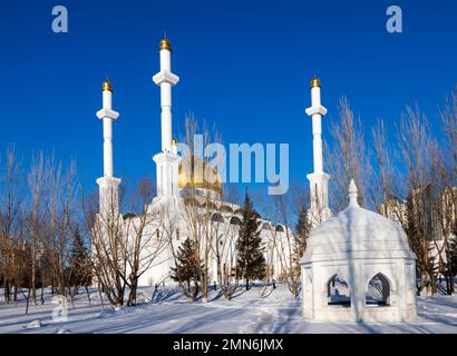 Nur-Astana-Moschee, die zweitgrößte in Astana, Kasachstan Stockfoto