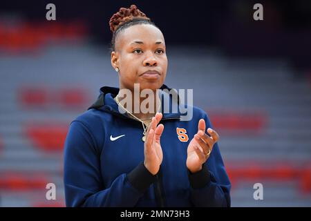 29. Januar 2023: Syracuse Orange Forward Asia Strong (15) sieht vor einem NCAA WomenÕs Basketballspiel gegen Syracuse Orange am Sonntag, den 29. Januar 2023, auf der JMA Wireless Dome in Syracuse, New York, aus. Rich Barnes/CSM Stockfoto