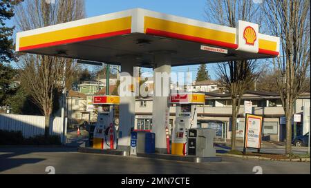 Januar 29 2023 - Shell-Tankstelle in Vancouver, British Columbia, Kanada Stockfoto