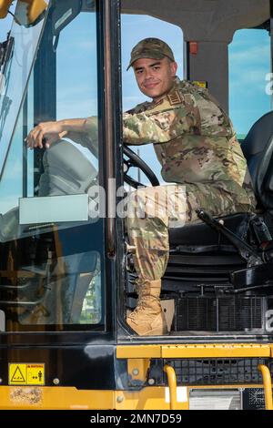 Senior Airman Jordan Delinski ist ein Lufttransportspezialist für das Logistics Readiness Squadron 167. und das Airlift Wing Airman Spotlight 167. für Oktober 2022. Stockfoto