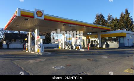 Januar 29 2023 - Shell-Tankstelle in Vancouver, British Columbia, Kanada Stockfoto