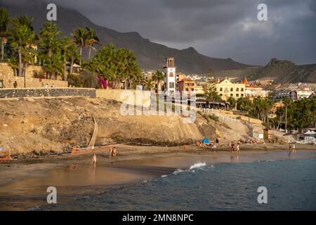 Der Strand Playa del Duque, Costa Adeje, Teneriffa, Kanarische Inseln, Spanien | Playa del Duque Beach, Costa Adeje, Teneriffa, Kanarische Inseln, Spa Stockfoto