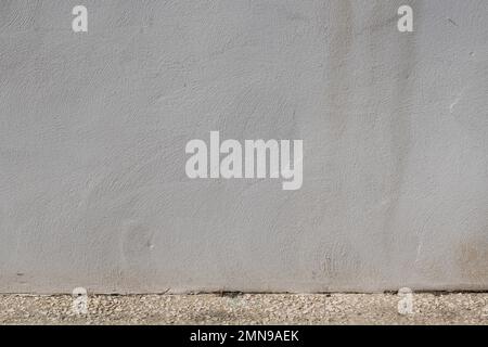 Hintergrund mit grauer Zementwandtextur in Straßenansicht Stockfoto