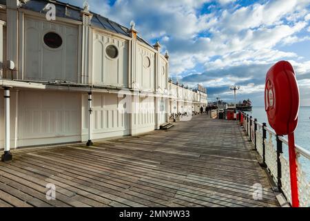 Winternachmittag auf dem Palace Pier in Brighton, East Sussex, England. Stockfoto