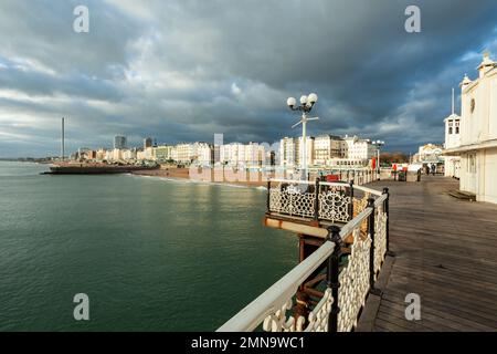 Winternachmittag auf dem Palace Pier in Brighton, East Sussex, England. Stockfoto