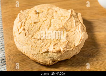 Trendiger hausgemachter Cloud Bread Snack mit Egg Whites Stockfoto