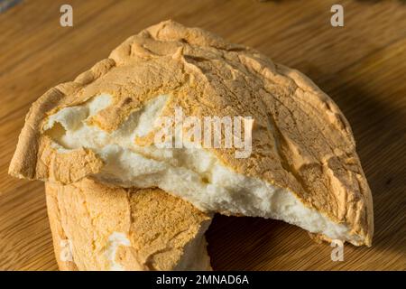 Trendiger hausgemachter Cloud Bread Snack mit Egg Whites Stockfoto