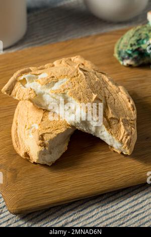 Trendiger hausgemachter Cloud Bread Snack mit Egg Whites Stockfoto