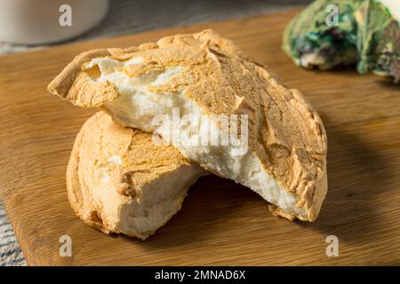 Trendiger hausgemachter Cloud Bread Snack mit Egg Whites Stockfoto