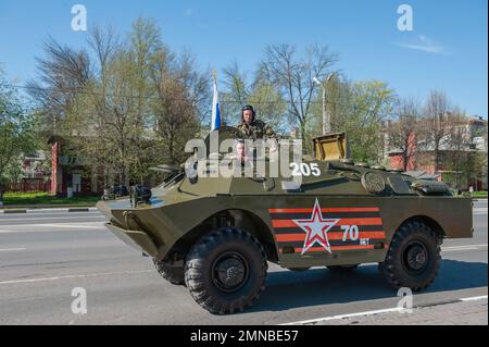 KOLOMNA, Region Moskau, Russland 9. Mai 2015. BMP-Infanteriekampffahrzeug-Teilnehmer der Siegesparade am Siegesfeiertag über Nazideutschland Stockfoto