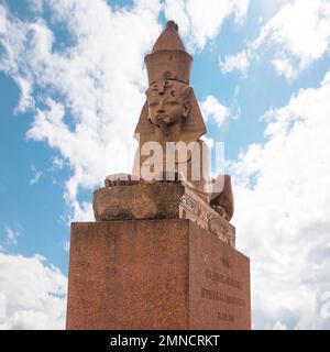 St. Petersburg, Russland - 29. Mai 2017: Sphinx at the Universitetskaya Embankment ist ein Kai am Universitetskaya Embankment in St. Petersburg, i. Stockfoto