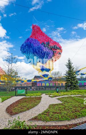 St. Petersburg, Russland - 03. JUNI 2017: Bewohner und Besucher der Stadt Rest im Park New Holland Stockfoto