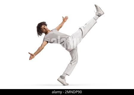 afroamerikanischer junger Tänzer mit Bein nach oben isoliert auf weißem Hintergrund Stockfoto