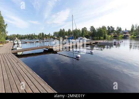 Savonlinna, Finnland - 12. August 2021: Blick auf das Dock in Savonlinna im Sommer Stockfoto