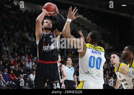 Bologna, Italien. 29. Januar 2023. Kyle Weems (Segafredo Virtus Bologna) während des italienischen Basketball-Meisterschaftsspiels Segafredo Virtus Bologna vs. Tezenis Scaligera Verona - Bologna, 29. Januar 2023 in der Segafredo Arena - Foto: Michele Nucci Credit: Independent Photo Agency/Alamy Live News Stockfoto