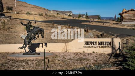 Prescott, AZ - 17. November 2022: "Cowboy in a Storm", vergrößert von der 16 Zoll Bronze, die George Phippens letztes Werk war, bevor er starb, durch das Zeichen für Stockfoto