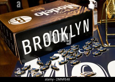 New York, USA. 30. Januar 2023. Atmosphäre in der Modelo and Brooklyn Nets Hall of Fame Pop-up-Galerie und Sneaker-Event im Barclay's Center in New York, NY, am 30. Januar 2023. (Foto: Efren Landaos/Sipa USA) Guthaben: SIPA USA/Alamy Live News Stockfoto