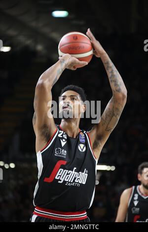 Bologna, Italien. 29. Januar 2023. Jordan Mickey (Segafredo Virtus Bologna) während des italienischen Basketball-Meisterschaftsspiels Segafredo Virtus Bologna vs. Tezenis Scaligera Verona - Bologna, 29. Januar 2023 in der Segafredo Arena - Foto: Michele Nucci Credit: Independent Photo Agency/Alamy Live News Stockfoto