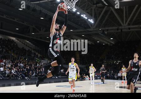 Bologna, Italien. 29. Januar 2023. Marco Belinelli (Segafredo Virtus Bologna) während des italienischen Basketballspiels Segafredo Virtus Bologna gegen Tezenis Scaligera Verona - Bologna, 29. Januar 2023 in der Segafredo Arena - Foto: Michele Nucci Credit: Independent Photo Agency/Alamy Live News Stockfoto