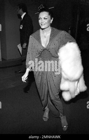 Connie Francis bei der Premiere von Annie im Mann's Chinese Theater am 19. Mai 1982. Kredit: Ralph Dominguez/MediaPunch Stockfoto