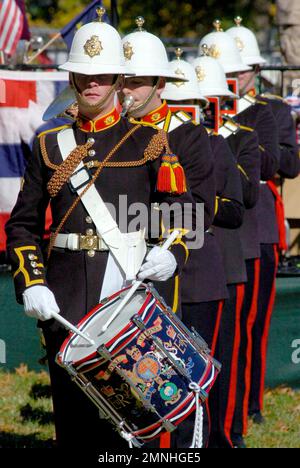 Bandmitglieder der „The President's Own“ United States Marine Band spielen beim Marine Corps Marathon ca. 39. patriotische Lieder. 2014 Stockfoto