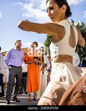 ARUBA - König Willem-Alexander, Königin Maxima und Prinzessin Amalia während eines Besuchs im Viertel San Nicolas am ersten Tag ihres Besuchs in Aruba. Die Kronprinzessin hat eine zweiwöchige Einführung in die Länder Aruba, Curacao und St. Maarten und die Inseln, die die karibischen Niederlande bilden: Bonaire, St. Eustatius und Saba. ANP REMKO DE WAAL niederlande raus - belgien raus Stockfoto