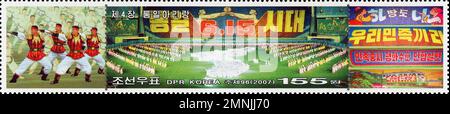 Nordkoreanische Briefmarke aus dem Jahr 2007, die die Arirang-Massenspiele und das Thema der koreanischen Vereinigung darstellt. Stockfoto