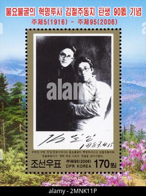 Nordkoreanische Briefmarke aus dem Jahr 2006 zum 90. Geburtstag von Kim Chol-ju mit einem Foto von Kim Chol-ju und Jang UL-hwa. Stockfoto
