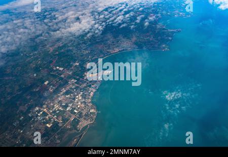 Genießen Sie einen Blick aus der Vogelperspektive auf die insel hainan Stockfoto