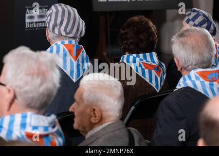 Oswiecim, Polen. 27. Januar 2023. Eine Gruppe von Auschwitz-Überlebenden, die während der Feierlichkeiten zum Befreiungsjubiläum gesessen haben. Zum 78. Jahrestag der Befreiung von Auschwitz-Birkenau, dem ehemaligen deutschen konzentrations- und Vernichtungslager. Der Jahrestag wurde im ehemaligen Lager Auschwitz und Auschwitz II-Birkenau organisiert. Die Auschwitz Survivors waren bei den Feierlichkeiten zum Befreiungsjubiläum anwesend. Kredit: SOPA Images Limited/Alamy Live News Stockfoto