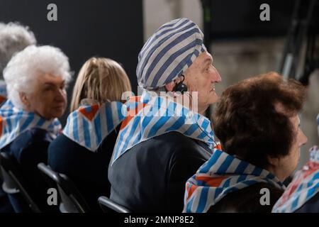 Oswiecim, Polen. 27. Januar 2023. Eine Gruppe von Auschwitz-Überlebenden, die während der Feierlichkeiten zum Befreiungsjubiläum gesessen haben. Zum 78. Jahrestag der Befreiung von Auschwitz-Birkenau, dem ehemaligen deutschen konzentrations- und Vernichtungslager. Der Jahrestag wurde im ehemaligen Lager Auschwitz und Auschwitz II-Birkenau organisiert. Die Auschwitz Survivors waren bei den Feierlichkeiten zum Befreiungsjubiläum anwesend. (Foto: Wojciech Grabowski/SOPA Images/Sipa USA) Guthaben: SIPA USA/Alamy Live News Stockfoto