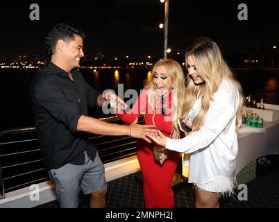 Miami, Vereinigte Staaten Von Amerika. 30. Januar 2023. MIAMI, FL-JAN 30: Orlando Segura, Cristian Solis und Elizabeth Lopez werden auf der Marco Antonio Solis "El Buki" World Tour 2023, Pressekonferenz am 30. Januar 2023 in Miami, Florida, gesehen. (Foto: Alberto E. Tamargo/Sipa USA) Guthaben: SIPA USA/Alamy Live News Stockfoto