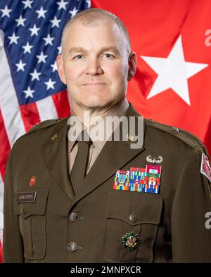 Geoff Van Epps wurde heute im Rahmen einer traditionellen militärischen Zeremonie im historischen General George C. Marshall House in der ehemaligen Vancouver Barracks in Vancouver, Washington, in den Rang eines Brigadegenerals befördert. Beförderung der Armee, Beförderung, Brigadegeneral, Führung, Stockfoto