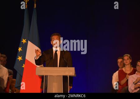 BORDEAUX, FRANKREICH - 22. NOVEMBER 2014 : politisches Treffen des ehemaligen Staatspräsidenten Nicolas Sarkozy in Bordeaux mit Alain Juppe Mayor Stockfoto